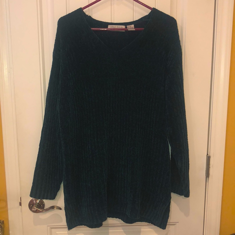 Beautiful rich green ribbed sweater by Carolyn Taylor Size 1X Pit to Pit 22”
